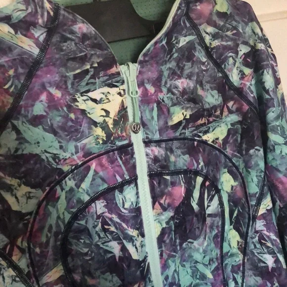 Lululemon reversible jacket - Picture 3 of 8